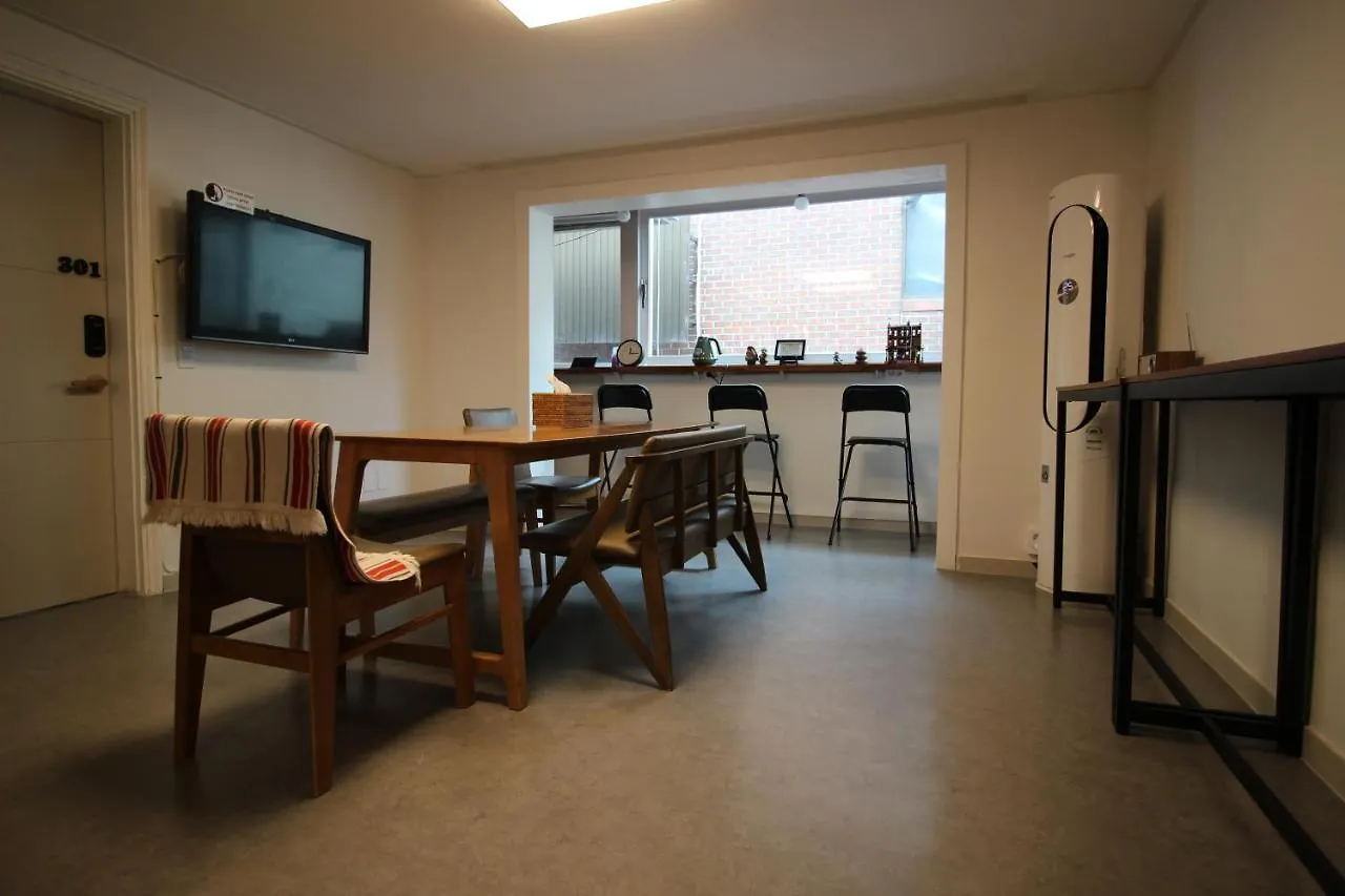 Гостевой дом Bunk Backpackers Guesthouse
