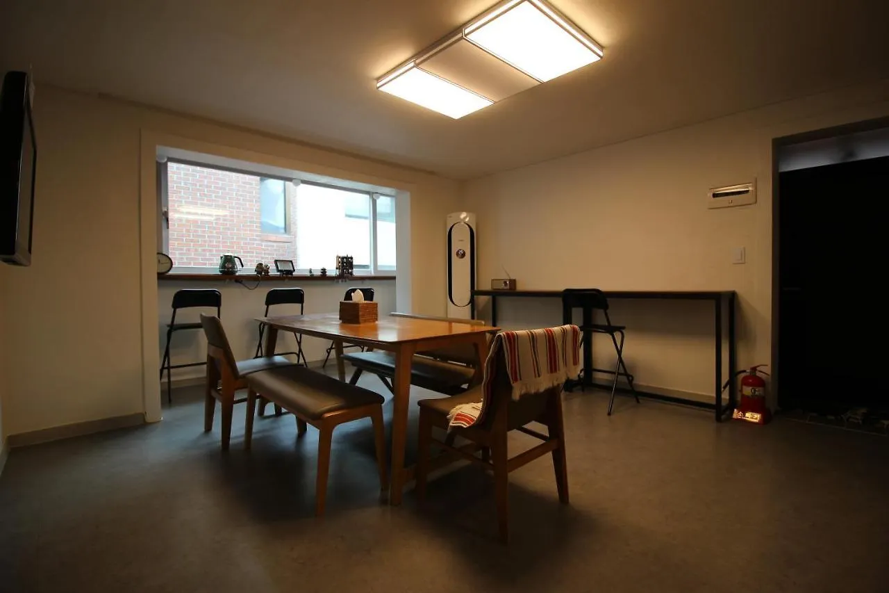 Bunk Backpackers Guesthouse Seoel 2*,  Zuid-Korea