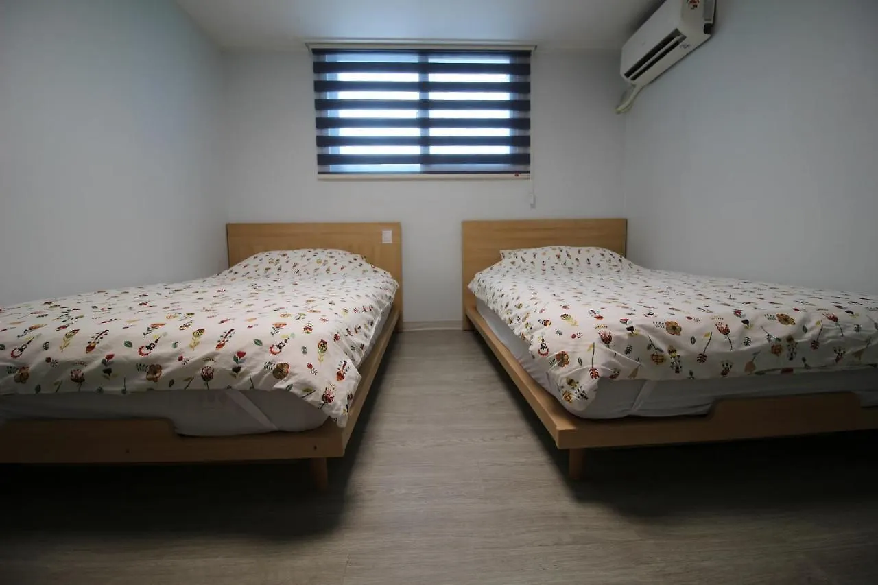 Bunk Backpackers Guesthouse Гостевой дом