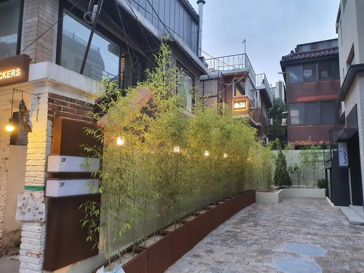 Bunk Backpackers Guesthouse 2*, Сеул