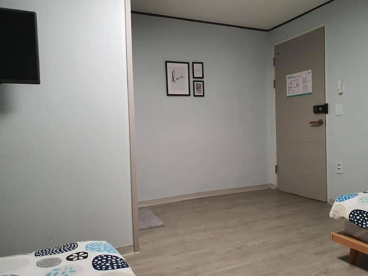 Bunk Backpackers Guesthouse Сеул