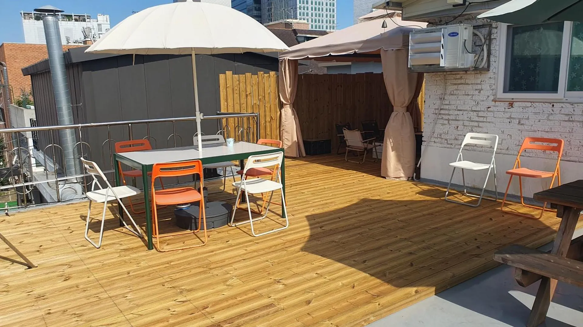 Bunk Backpackers Guesthouse Seul Konukevi