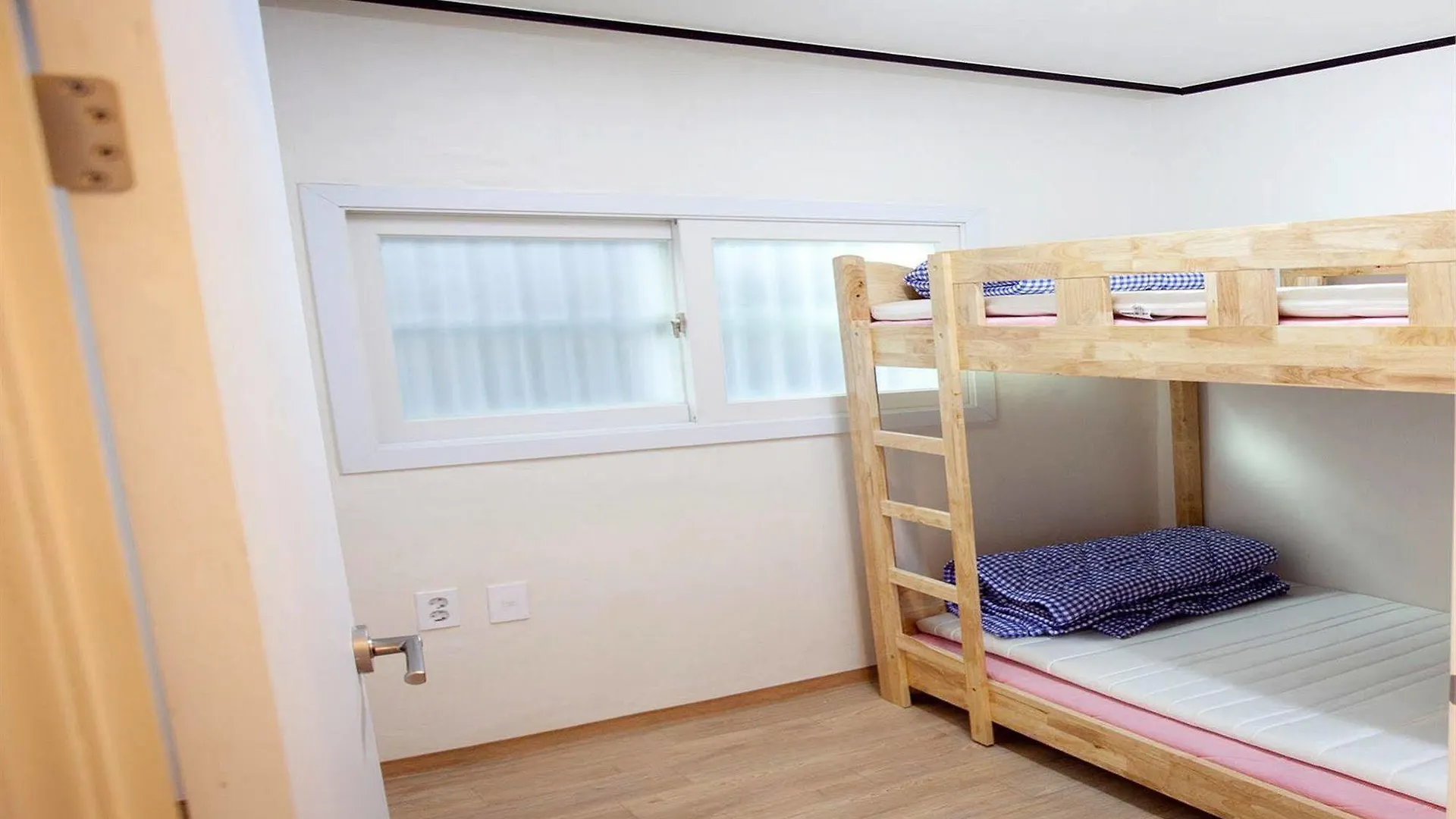 Bunk Backpackers Guesthouse Seul Konukevi